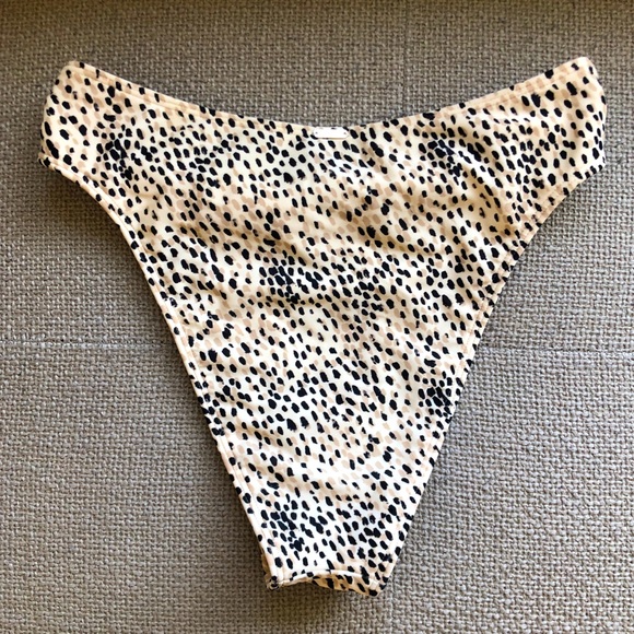 🚨 HOLLISTER - High Rise Bikini Bottom - Picture 2 of 4